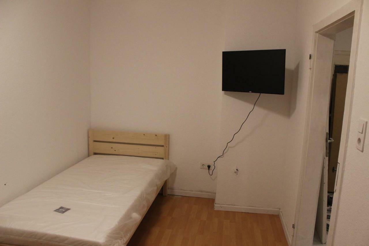 Zimmer Sucht Bewohner Duisburg Exteriér fotografie