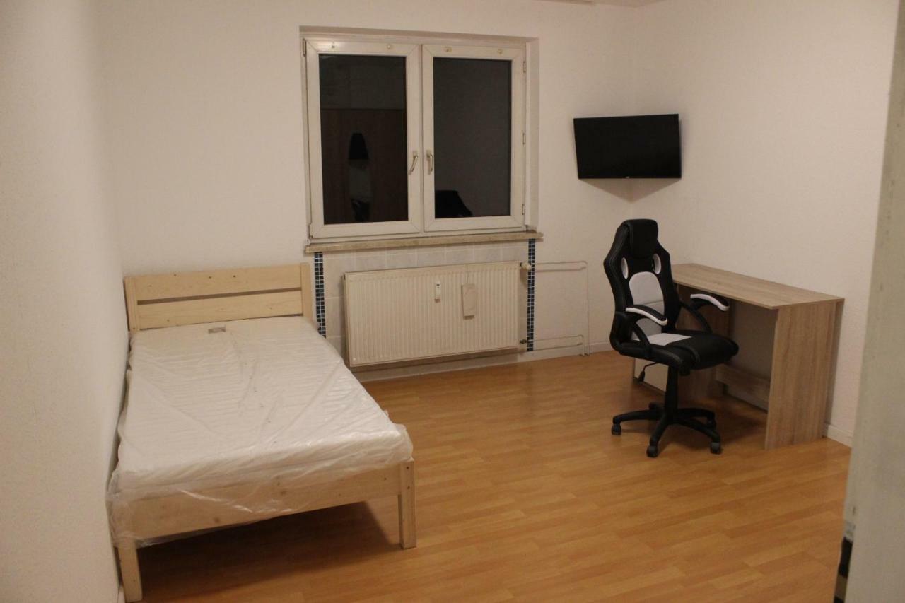 Zimmer Sucht Bewohner Duisburg Exteriér fotografie
